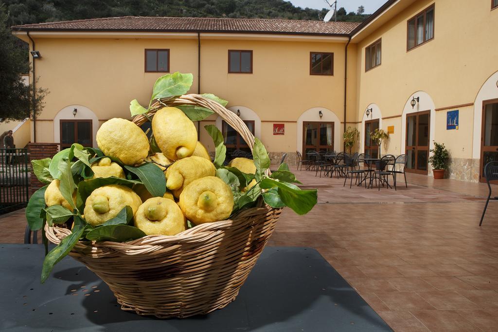 Agriturismo Villa Orchidea Ali Terme Luaran gambar